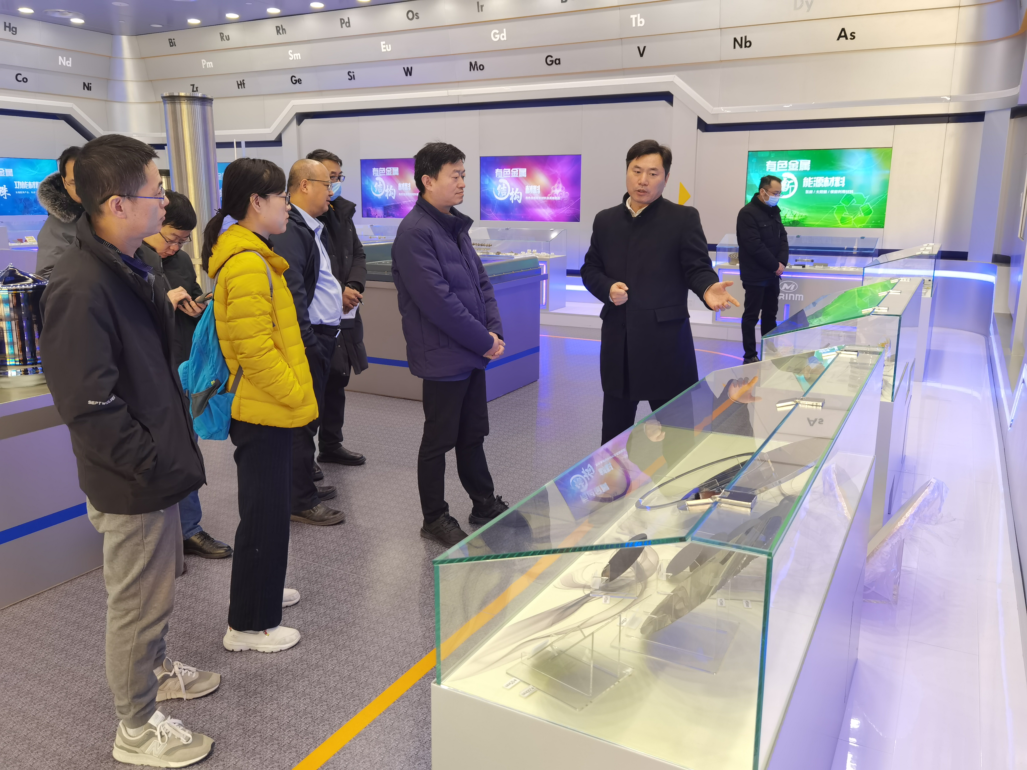 北京市经济和信息化局党组成员、副局长彭雪海一行到有研集团怀柔科创园调研交流